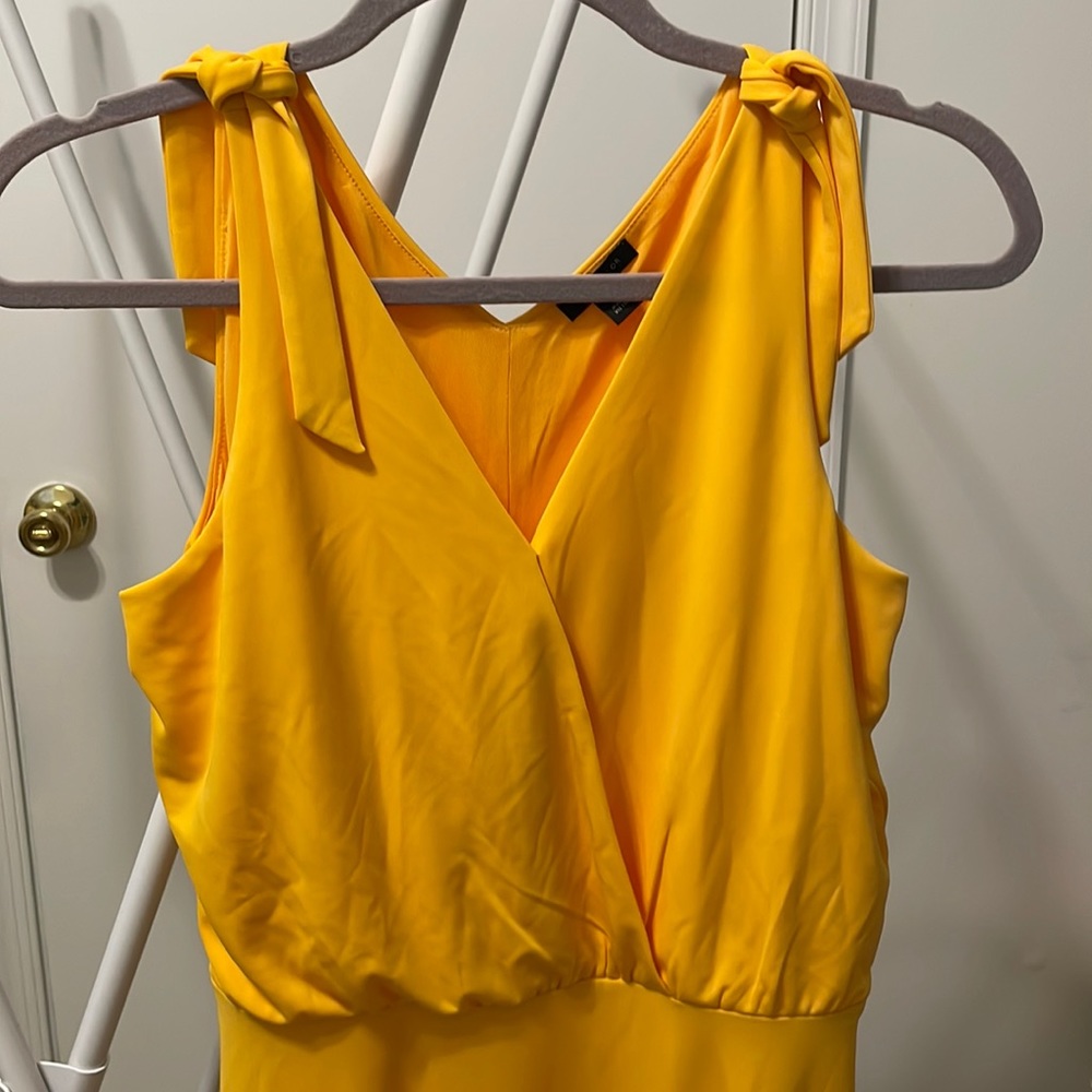 Tie sleeve v-neck dress amazing color.  Excellent condition.